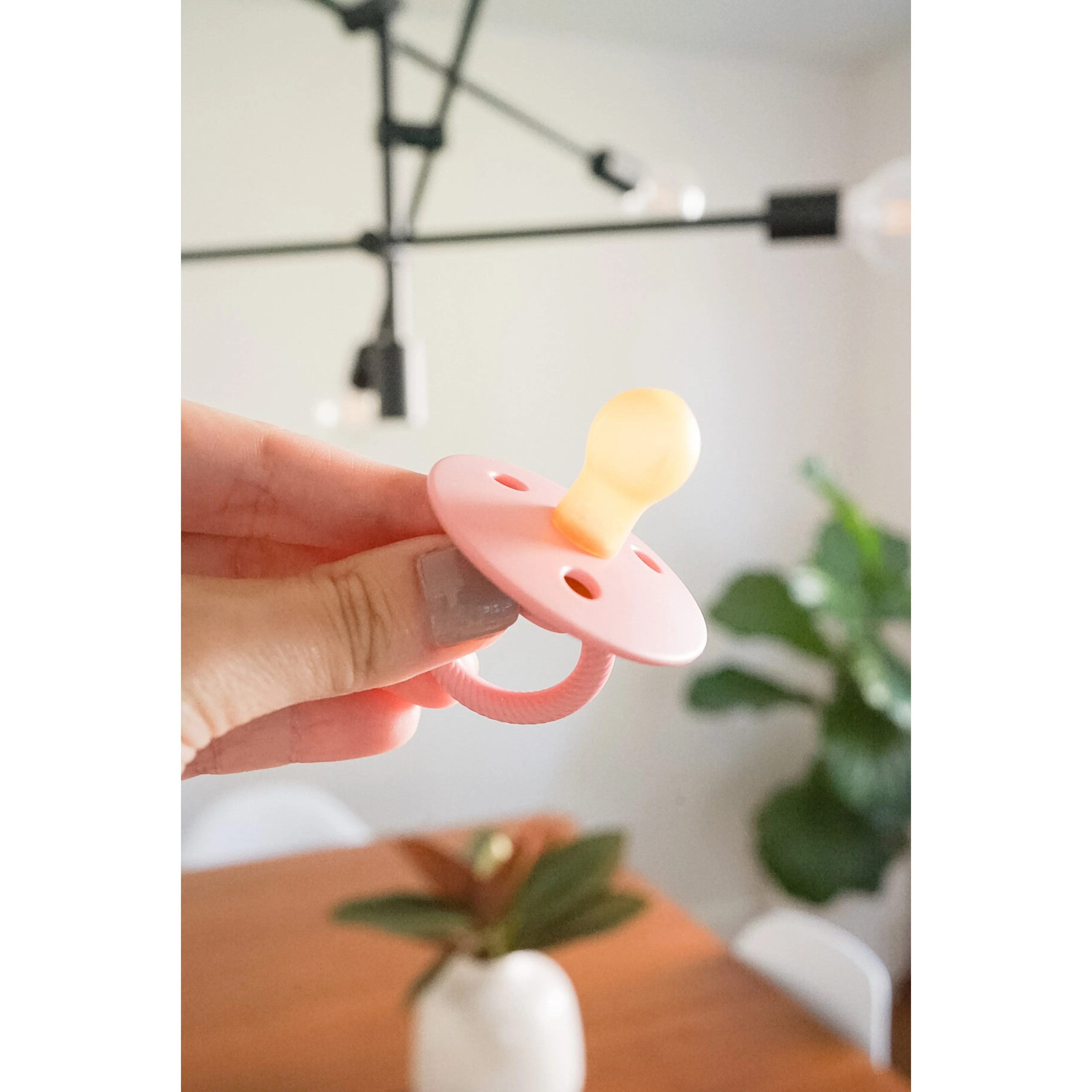 Itzy Soother™ Natural Rubber Pacifier Set - Orchid/Lilac