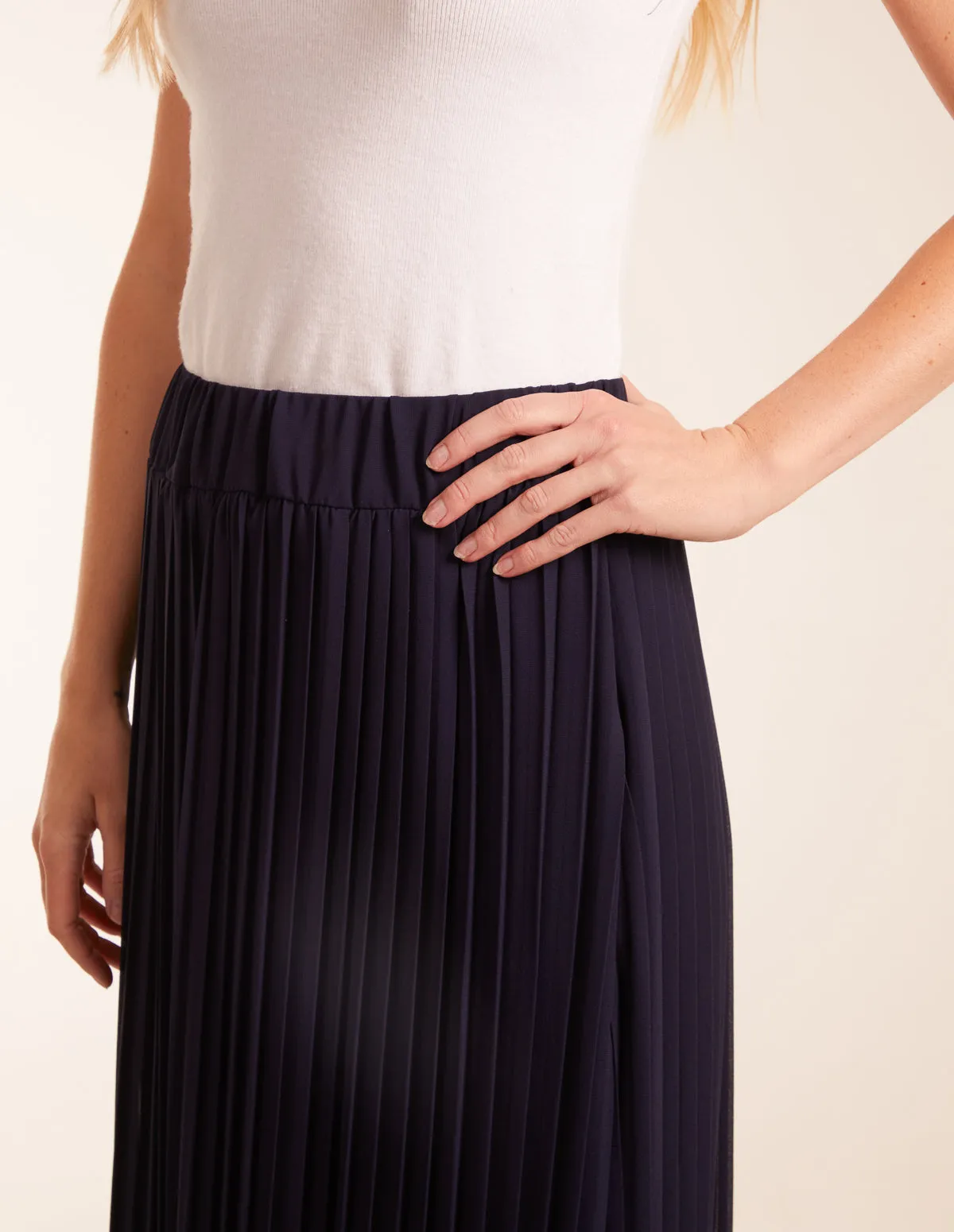 Pleated Deep Waist Band Midi Skirt