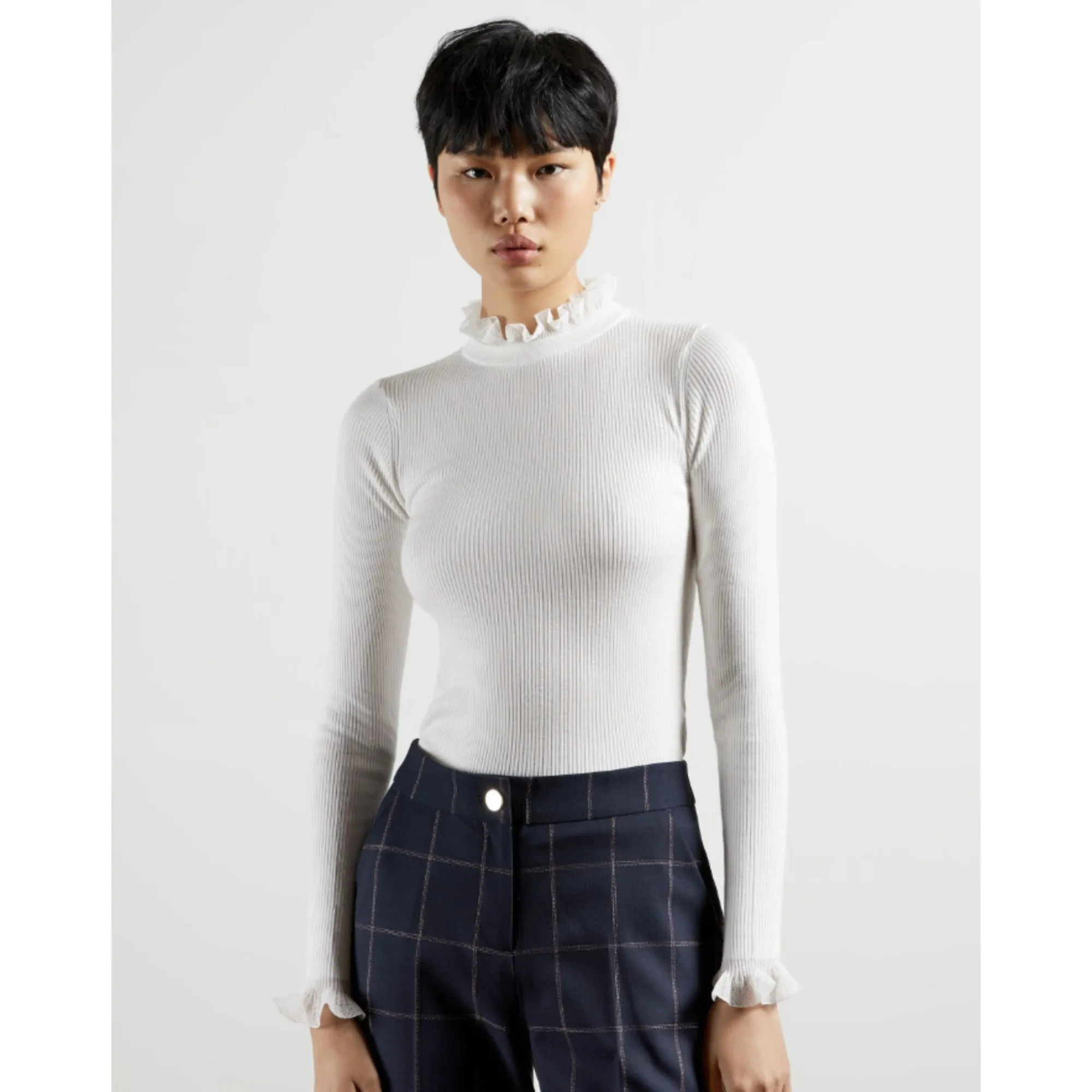 Women Wmk-Dvana-Frill Neck Detail Jumper - White